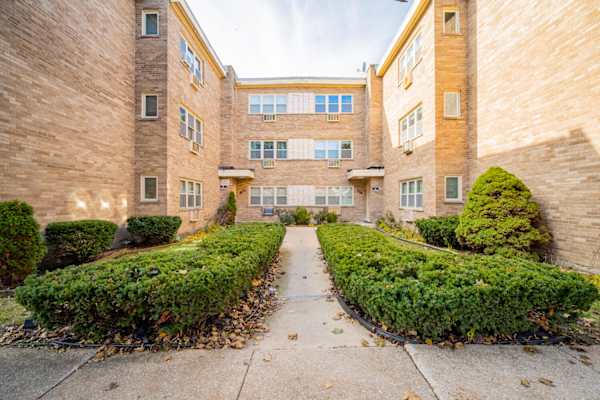 131-33 N. Cuyler Ave property